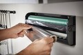 Suport pentru prosoape de bucatarie/folie aluminiu/folie plastic, Leifheit, Parat Royal, cu montare pe perete, 16 x 38 cm, inox/plastic