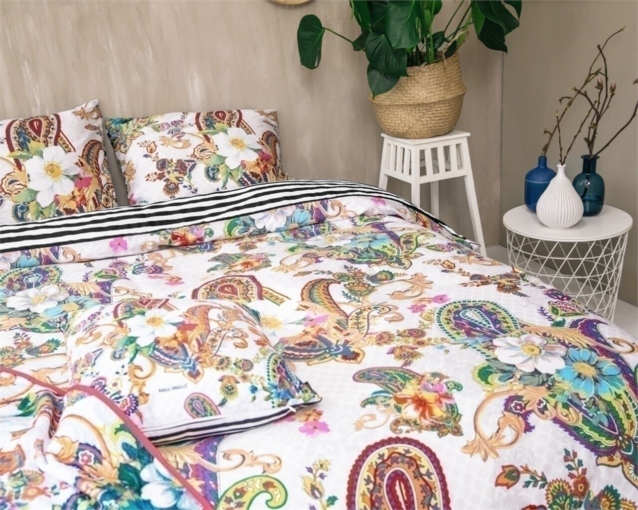 Lenjerie De Pat Pentru 2 Persoane, Royal Textile, Melli Mello Kemya White, 3 Piese, 100% Bumbac Satinat, Multicolor