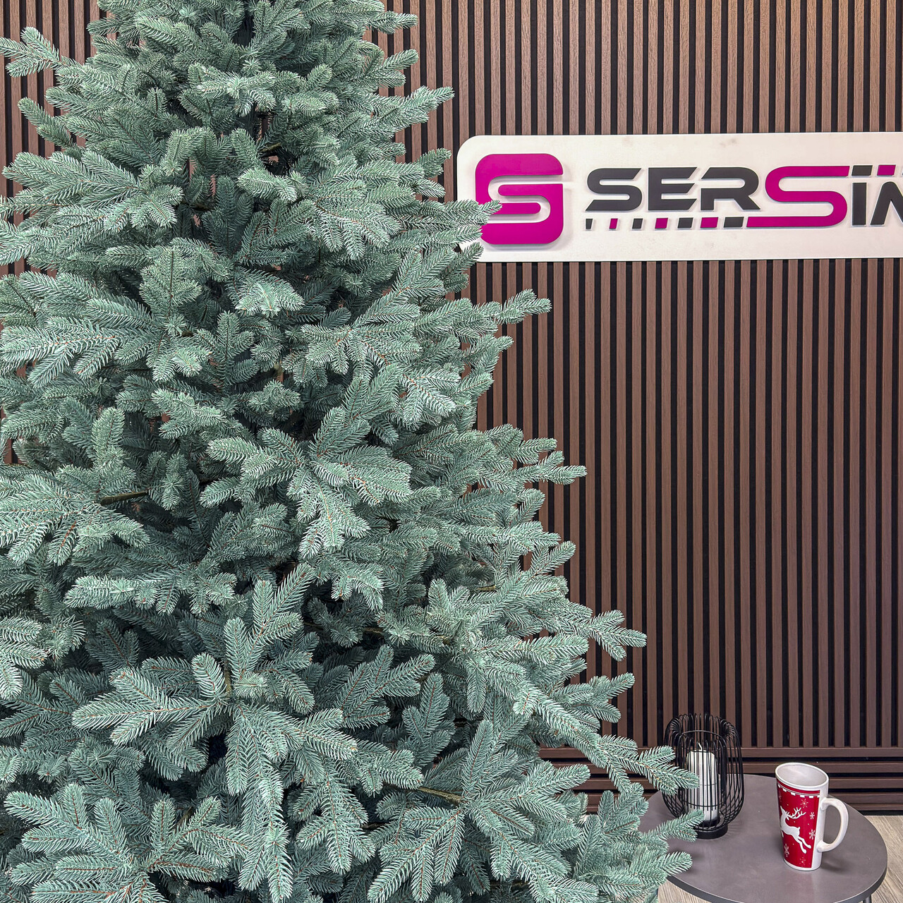 Brad artificial Christmas Deluxe by Sersimo, Viena Select argintiu, integral 3D, 250 cm