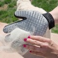 Manusa pentru ingrijirea animalelor de companie InnovaGoods Brush & Massage, silicon
