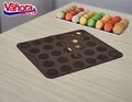 Tava pentru fursecuri/macarons Vanora, 29x26x0.3 cm, silicon, maro
