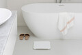 Cantar digital pentru baie, Brabantia, White, 30x30x2.4 cm, max 180 kg, sticla, alb