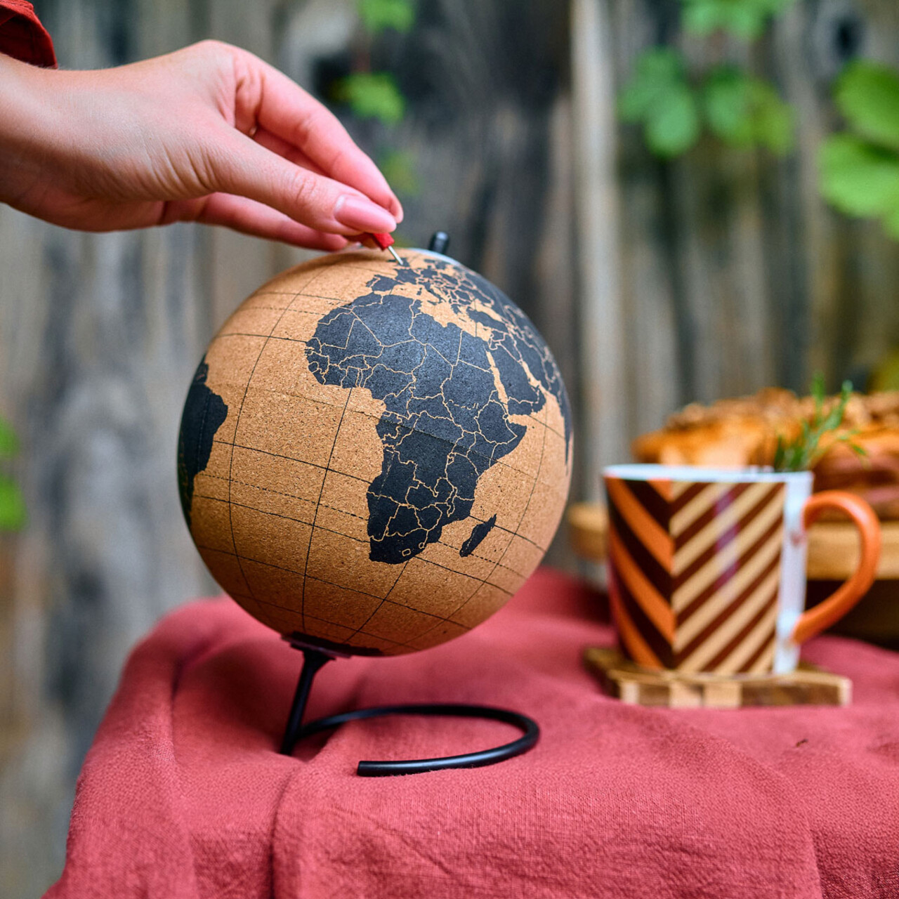 Glob pamantesc decorativ Kesdo, Homla, 15 cm, otel/pluta, maro/negru