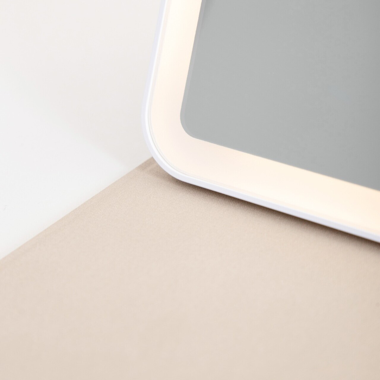 Oglinda cosmetica cu iluminare LED, Narave, Homla, 20x23x1.5 cm, plastic/sticla, bej - view 2
