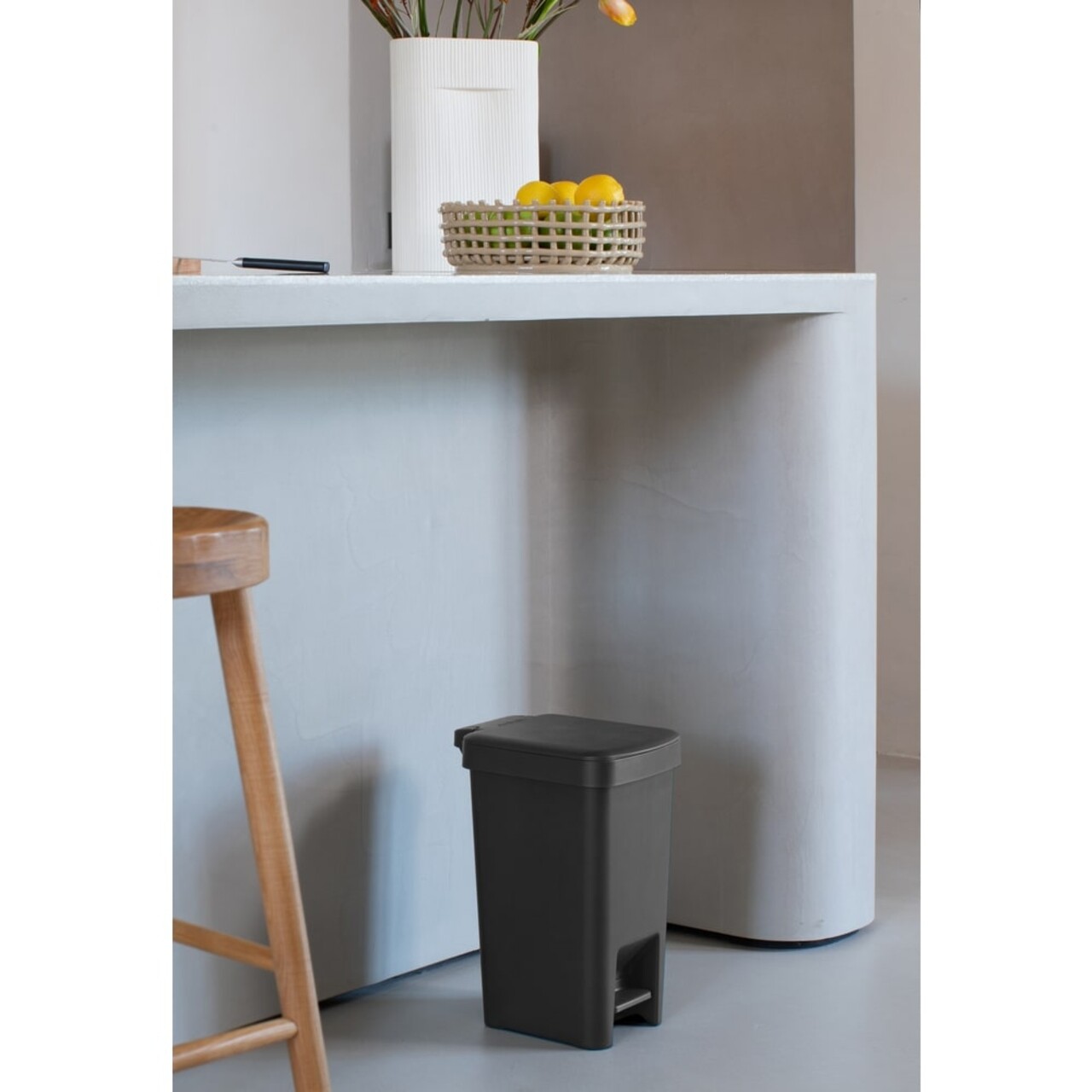 Cos de gunoi cu pedala, Brabantia, StepUp, 10 L, 26.5x20.3x38.1 cm, polipropilena, gri inchis