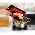 Tocator Flame, Wenko, 30 x 28 cm, lemn de bambus/sticla, natur/negru/rosu