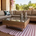 Masuta de cafea pentru gradina Patsy, 80 x 80 x 35 cm, lemn/ratan sintetic/sticla, natural
