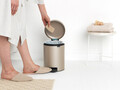Cos de gunoi cu pedala, Brabantia, NewIcon Metallic Gold, 5 L, 27.2x20.5x29.1 cm, otel, auriu