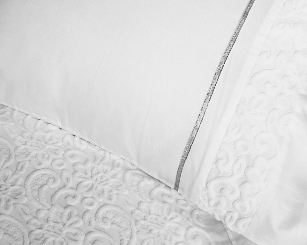 Lenjerie De Pat Dubla Melia White, Primaviera Deluxe, 3 Piese, 200x220 Cm, Bumbac Satinat, Alb