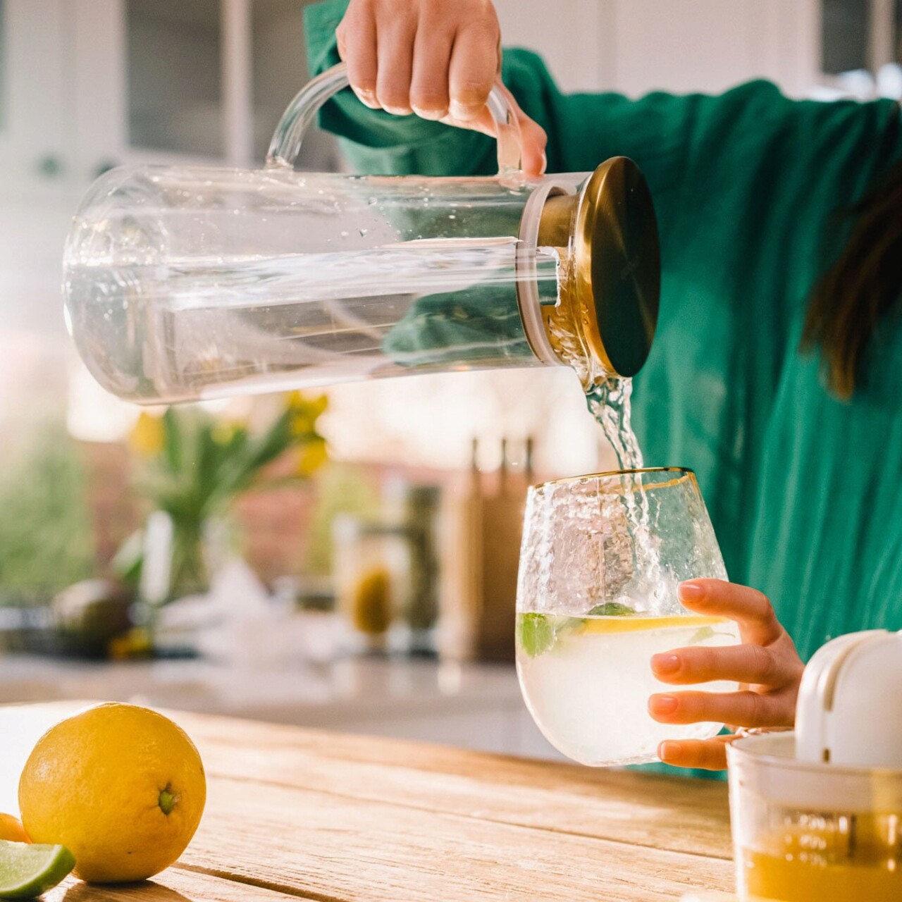 Carafa Minta Homla 1.3 L sticla/inox transparent/auriu