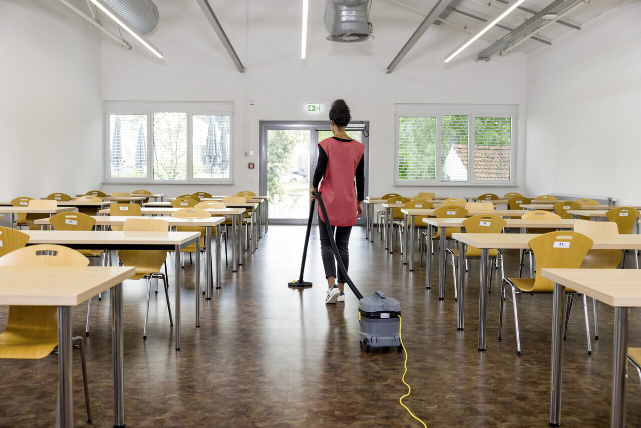 Aspirator profesional uscat T 11/1 Classic *EU, Karcher, gri — imaginea 3