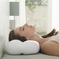 Perna antirid cu forma de nor 3D Wrileep InnovaGoods, 46.5 x 28.5 x 12.5 cm, alb