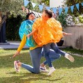 Set 2 mingi gonflabile cu protectie antisoc pentru joaca, Bumper Bubble Ball Bumpoy InnovaGoods, Ø62 cm, albastru/portocaliu
