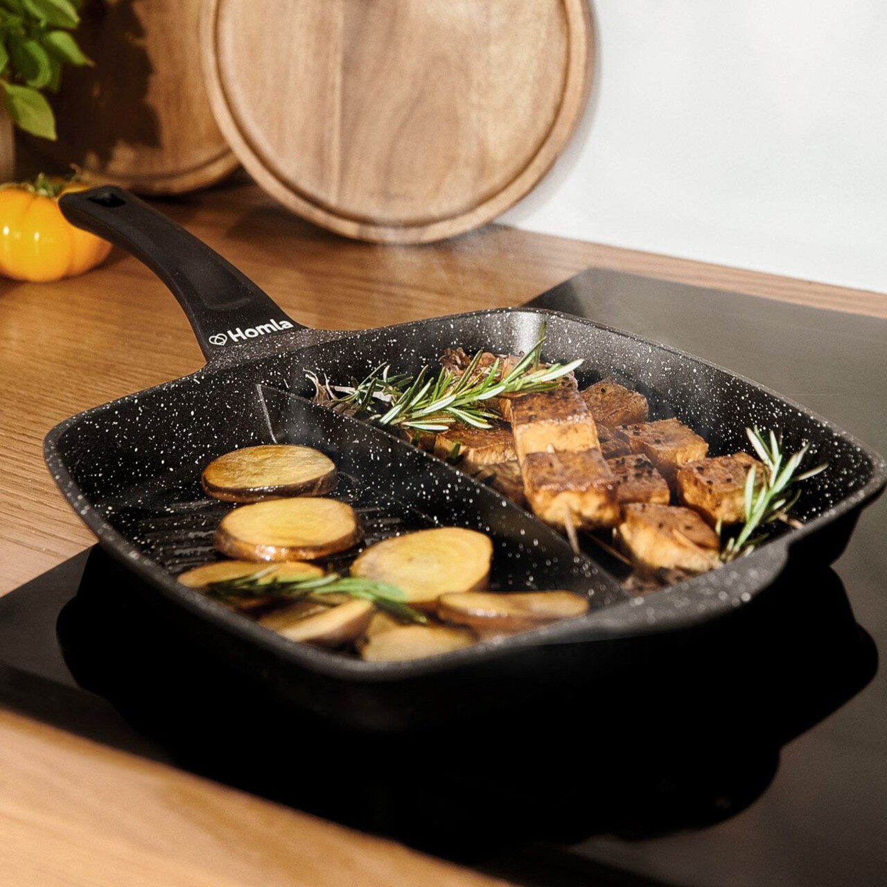 Tigaie grill cu 2 compartimente Lucaso, Homla, 28x28x4.5 cm, 1.6 L, aluminiu/plastic, negru