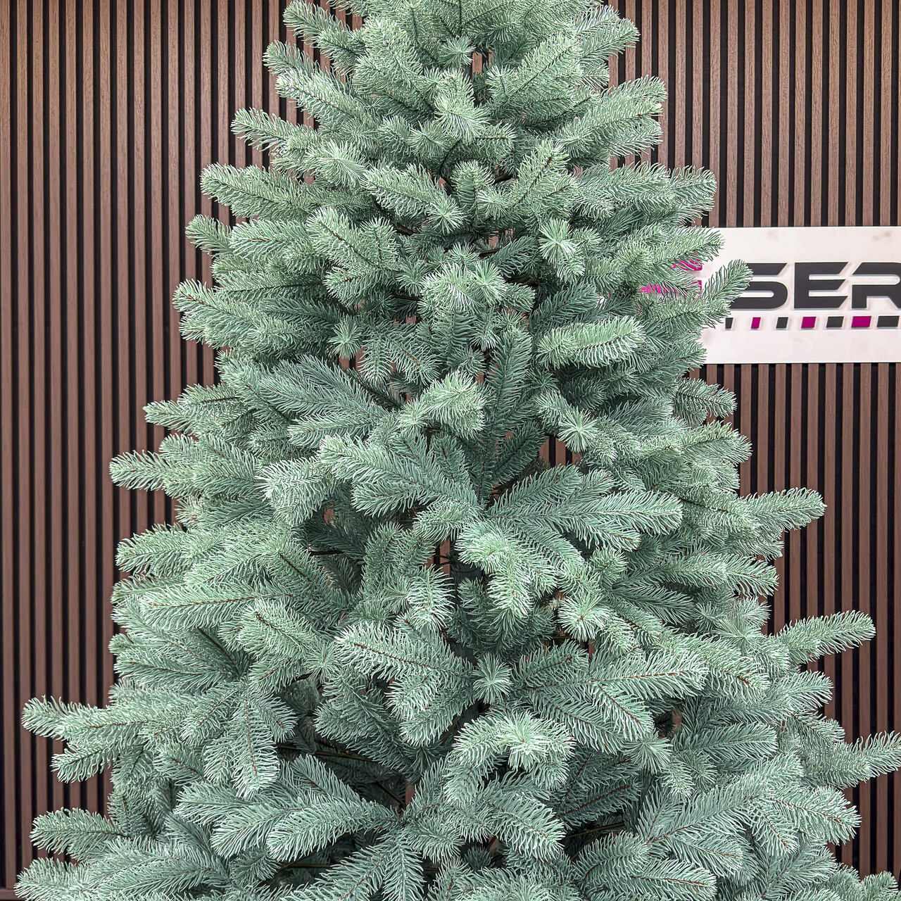 Brad artificial Christmas Deluxe by Sersimo, Kovalivska argintiu, 3D, 230 cm