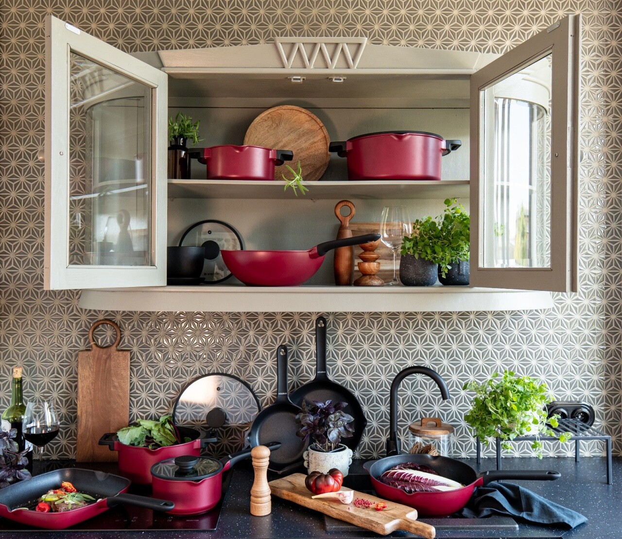 Tigaie Wok cu capac Noel, Ambition, 28 cm, aluminiu, visiniu/negru - imagine 3