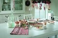 Recipient cu capac, Villeroy & Boch, Winter Bakery Delight Santa with deer, 12 x 11 cm, portelan premium