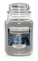 Lumanare parfumata in suport de sticla, Yankee Candle, 120 ore, 538 g, ambra/flori fine/haine moi