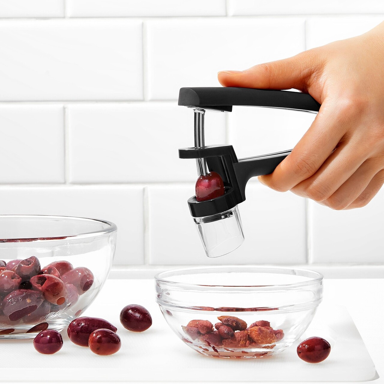 Ustensila pentru scos samburi cirese si masline, 15 cm, "Good Grips" - OXO - imagine 2