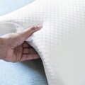 Perna cervicala vascoelastica pentru cupluri Cozzy, InnovaGoods, 36 x 12.5 x 30.5 cm, ergonomica, alb/gri