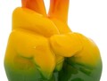 Figurina /sculptura decorativa Rainbow Hand Victory , Mauro Ferretti, 16x13x36 cm, polirasina, multicolor
