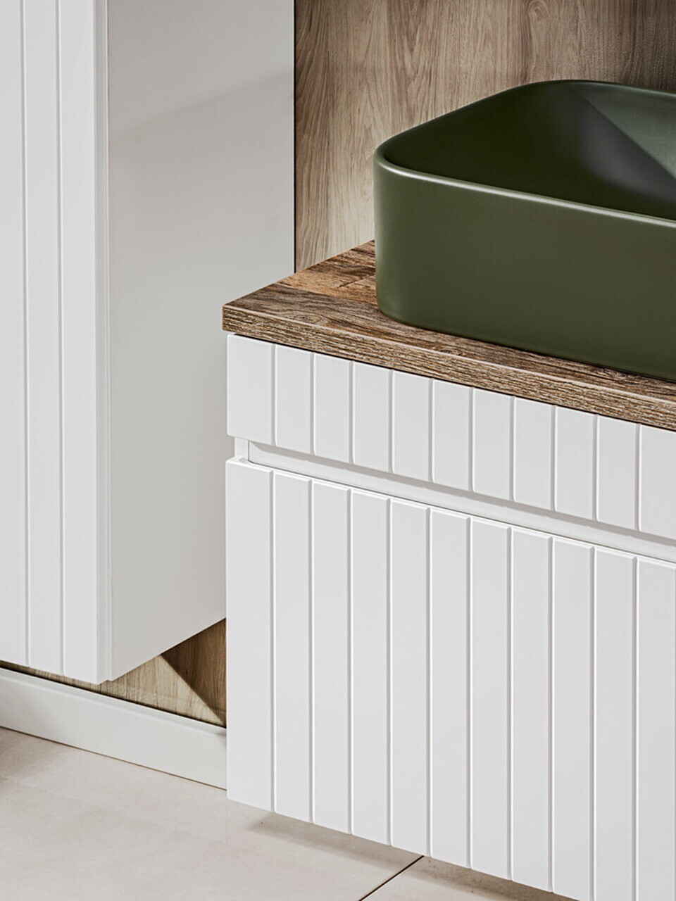 Set mobilier baie Iconic White 60 cm, dulap inalt, masca cu lavoar si oglinda LED, Comad, MDF/PAL, alb - view 3