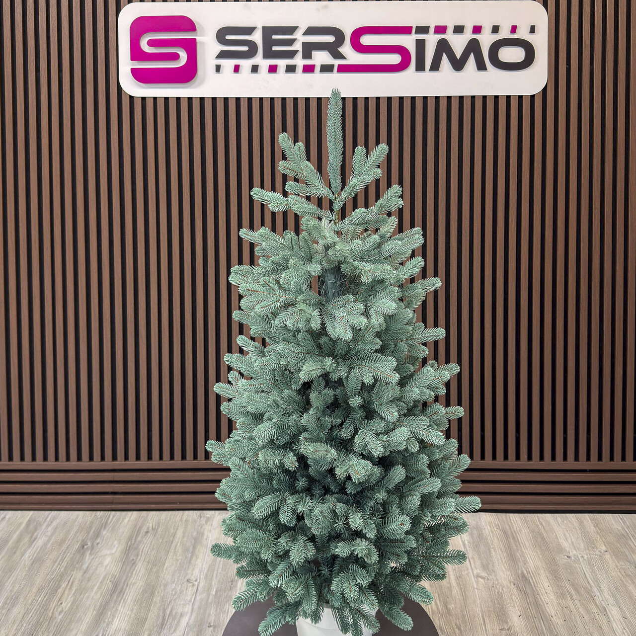 Brad artificial Christmas Deluxe by Sersimo, Viena Elite argintiu in ghiveci, 3D, 110 cm